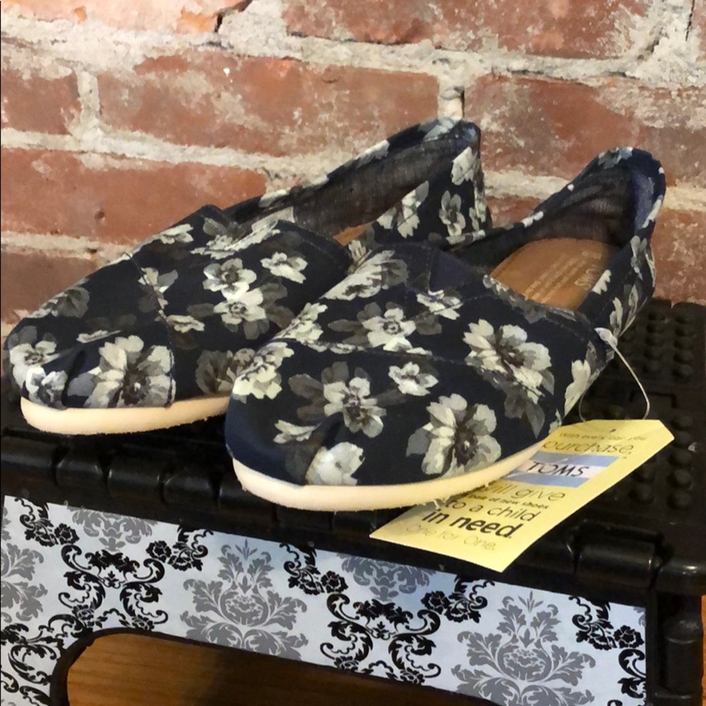 TOMS shoes. New with Tags.